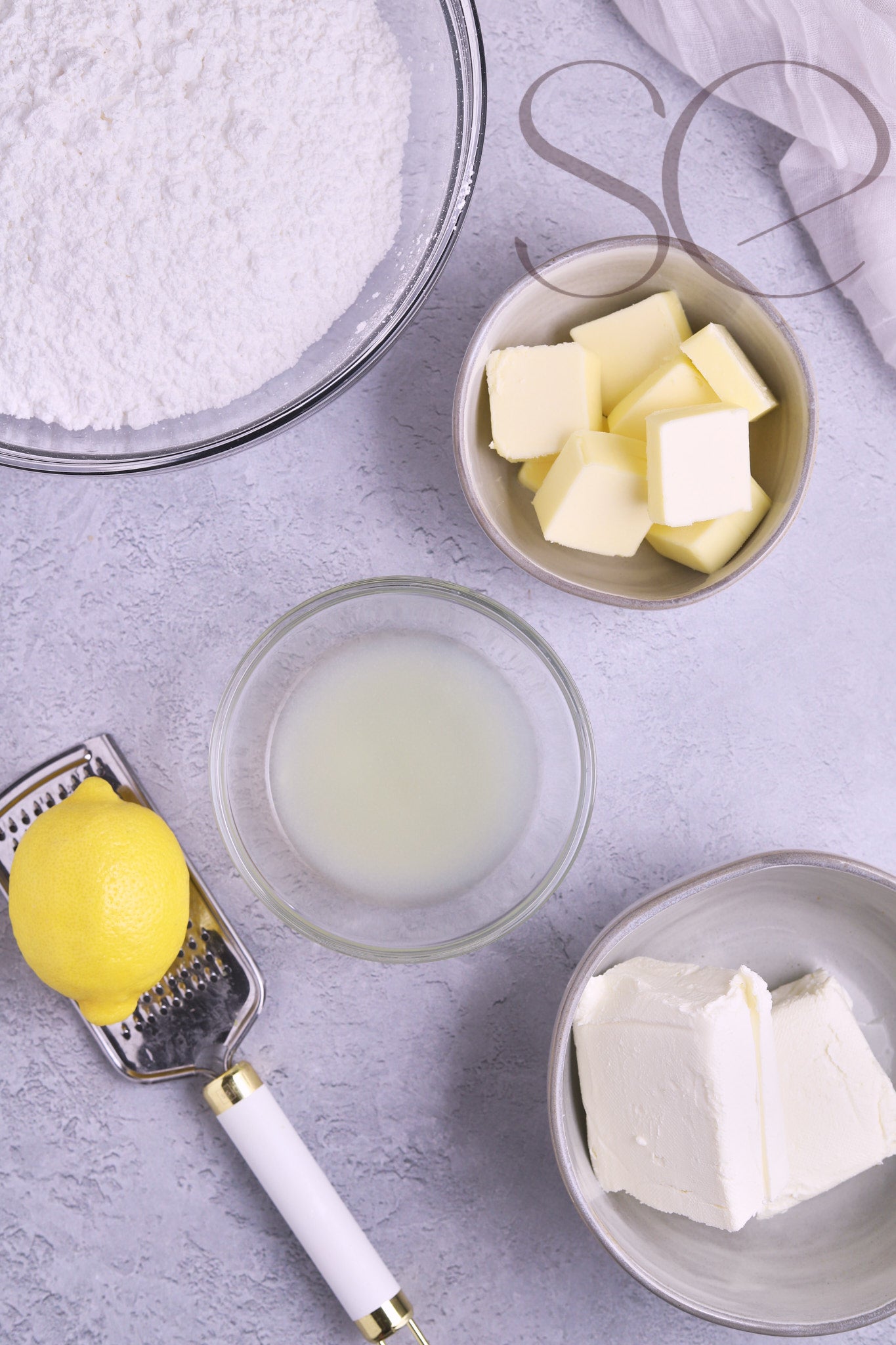 LEMON MINI BUNDT CAKES - SET 1 OF 6