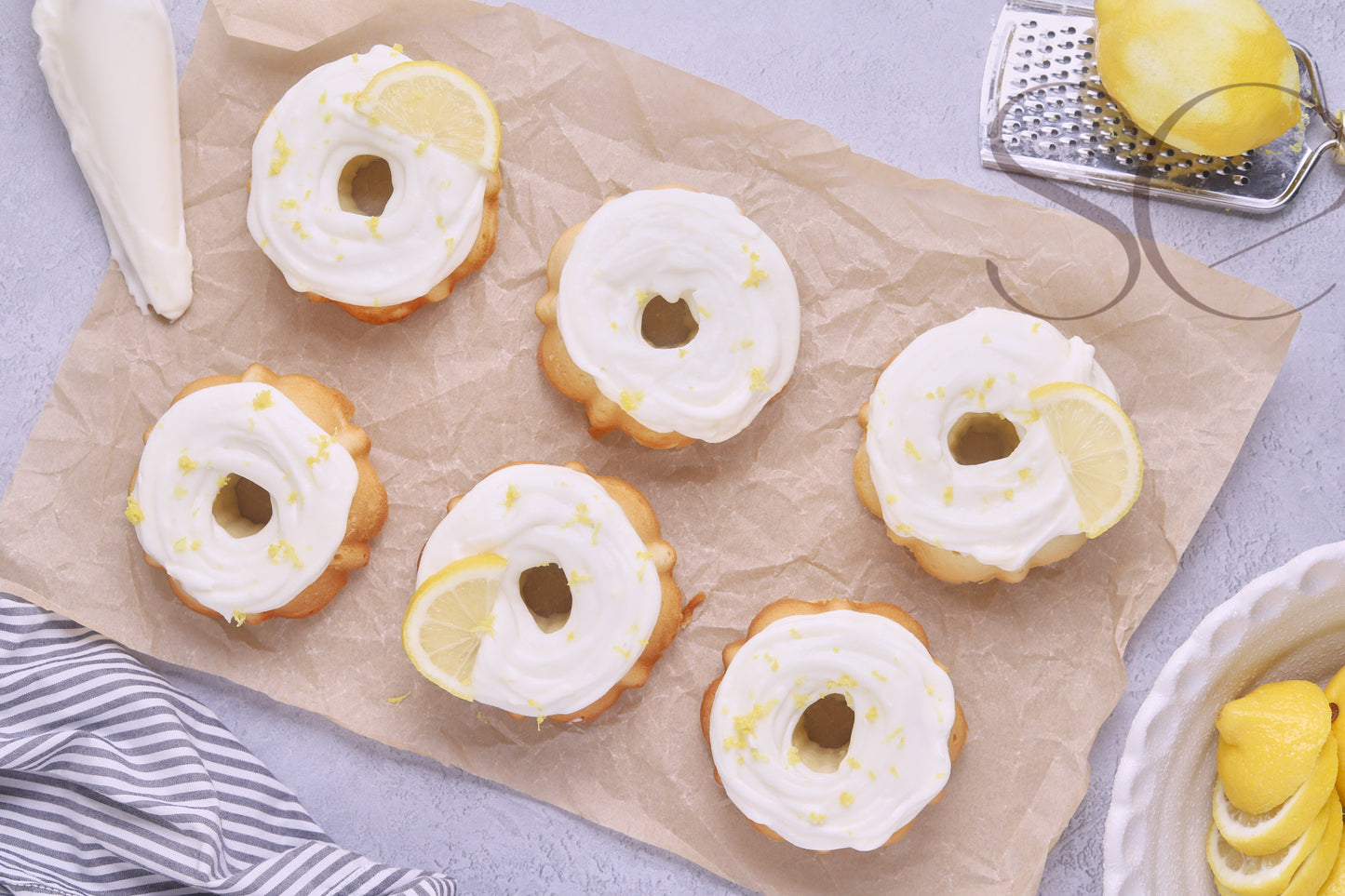 LEMON MINI BUNDT CAKES - SET 1 OF 6