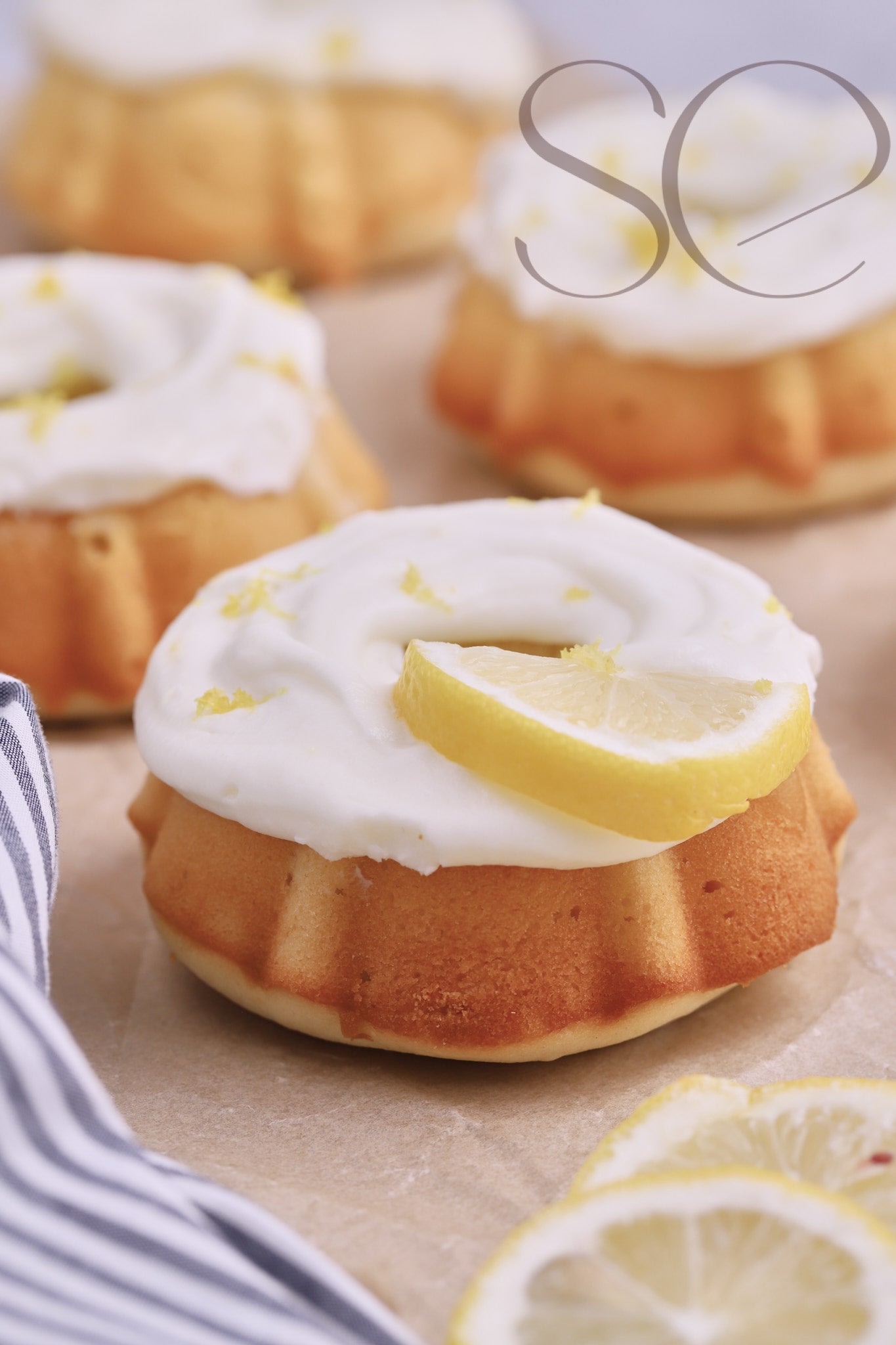 LEMON MINI BUNDT CAKES - SET 1 OF 6