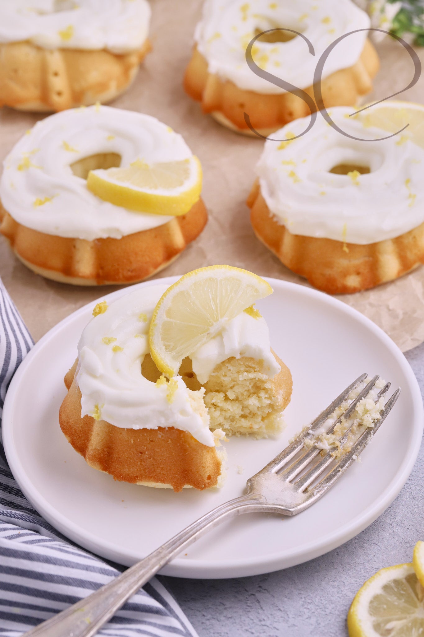 LEMON MINI BUNDT CAKES - SET 1 OF 6